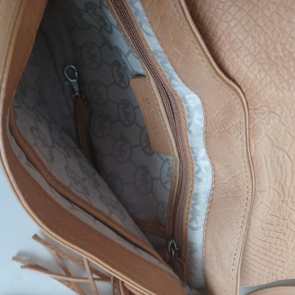 Michael Kors croc embossed leather shoulder Bag with tassel - Picture 6 of 8